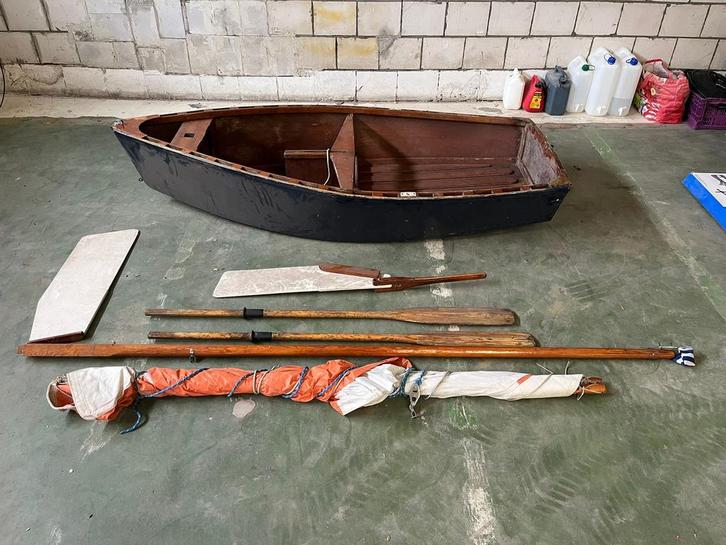 Vintage Wooden Sailboat – Complete with Mast, Sail & Rudder, Hobby en Vrije tijd, Modelbouw | Boten en Schepen, Zo goed als nieuw