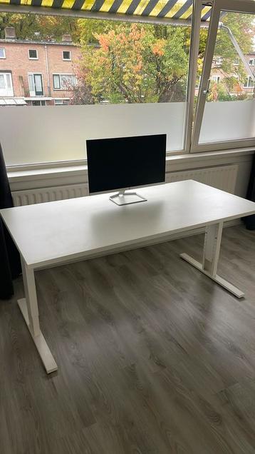 Verstelbaar bureau incl hp scherm