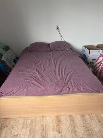 IKEA Malm bed 140x200 (houtkleur) + optioneel matras beschikbaar voor biedingen