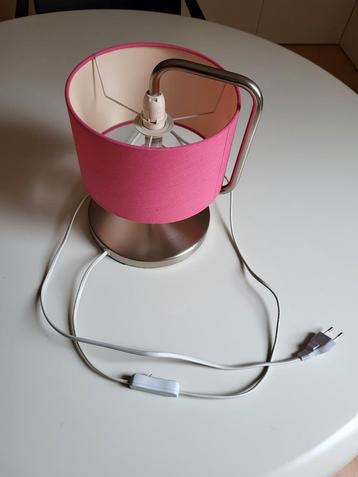 Leuke Roze Tafellamp met Schakelaar  beschikbaar voor biedingen