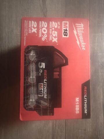 2x Milwaukee M18 B5 5.0 AH *NIEUW!* beschikbaar voor biedingen