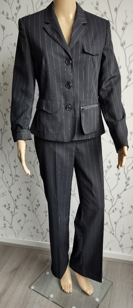 APART Zwart met Krijtstreep Broekpak maat 36 ( Nieuw), Kleding | Dames, Jasjes, Kostuums en Pakken, Nieuw, Kostuum of Pak, Maat 36 (S)