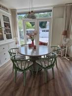 Leuke tafel met zes  oud groene stoeltjes, Huis en Inrichting, Complete eetkamers, Ophalen of Verzenden, Zo goed als nieuw, 4 tot 6 stoelen