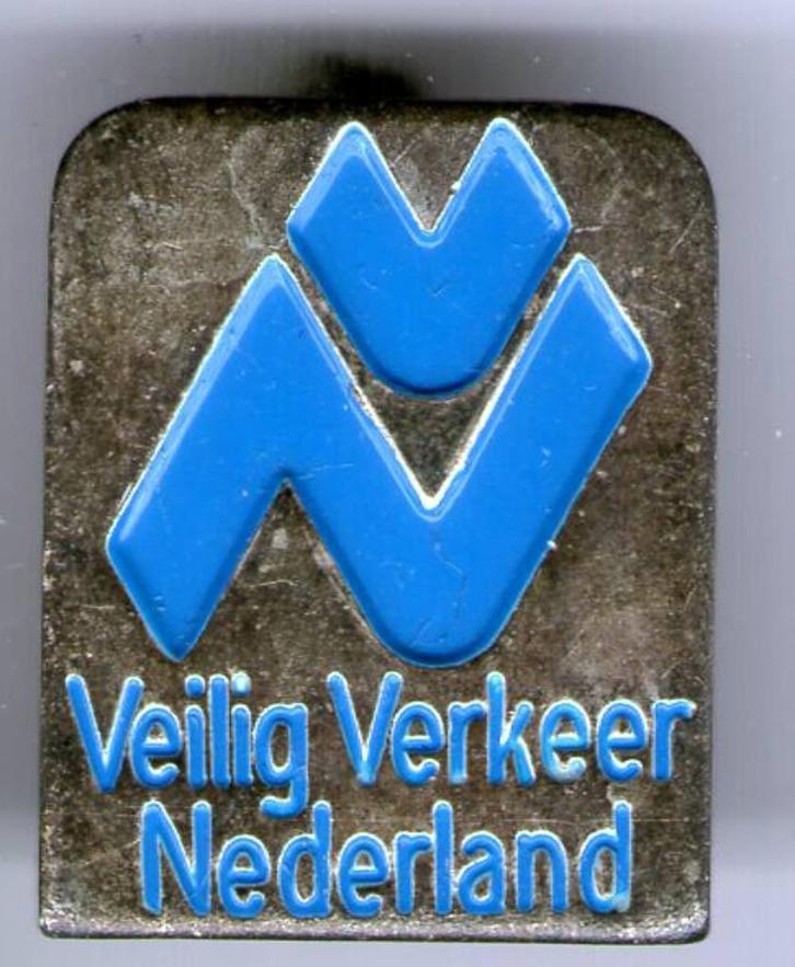 Veilig Verkeer Nederland VVN zilverkleurig broche ( X_082 ), Verzamelen, Speldjes, Pins en Buttons, Nieuw, Speldje of Pin, Transport