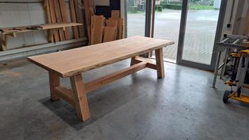 Douglas tuintafel 4cm hout en stalen onderstellen beschikbaar voor biedingen