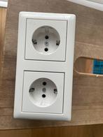 Gira stopcontact met binnenwerk, Doe-het-zelf en Verbouw, Elektra en Kabels, Ophalen of Verzenden, Gebruikt, Stopcontact