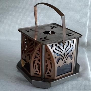 Antiek theelicht met brander en rood glas beschikbaar voor biedingen