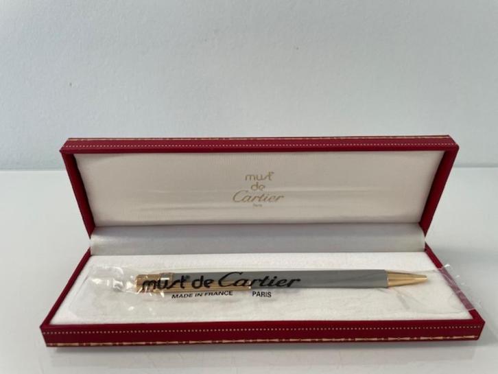 Cartier Must Santos balpen – ongebruikt, platinum, compleet, Verzamelen, Pennenverzamelingen, Nieuw, Balpen, Overige merken, Met doosje