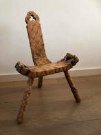Vintage Brutalist krukje driepoot stoel Teab, Huis en Inrichting, Krukjes, Zo goed als nieuw, Hout, Ophalen