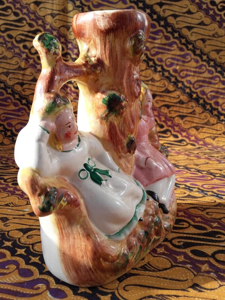 Antiek porselein vaasje uit Engeland met twee vrouwen., Antiek en Kunst, Antiek | Vazen, Ophalen of Verzenden