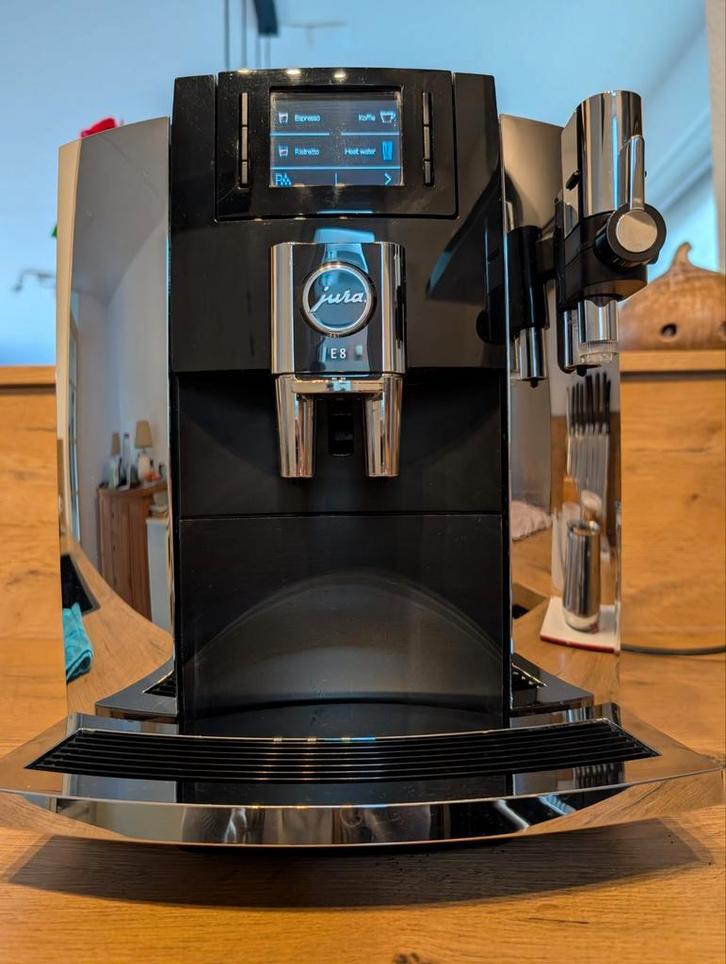 JURA E8 Volautomatische Bonenmachine - Perfecte Koffie!, Witgoed en Apparatuur, Koffiezetapparaten, Gebruikt, Koffiebonen, Koffiemachine