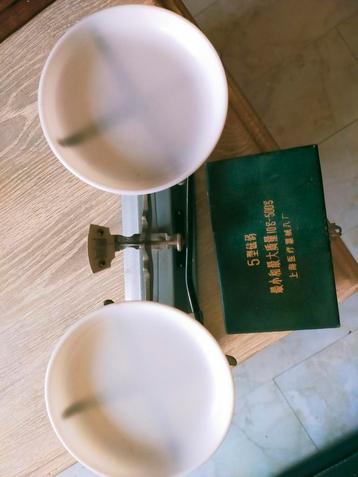 Vintage Balans Weegschaal uit Shanghai beschikbaar voor biedingen