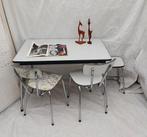 Vintage Retro Formica Tafel met 2 Stoelen + Krukje, Huis en Inrichting, Tafels | Eettafels, 50 tot 100 cm, 100 tot 150 cm, Gebruikt