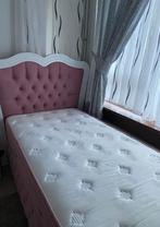 Mooie eenpersoons bed met roze details, Ophalen, 90 cm, Eenpersoons, Zo goed als nieuw