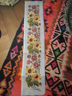 Vintage borduurstramien van gele en rode zonnebloemen, 90x15, Ophalen of Verzenden, Nieuw, Handborduren, Patroon