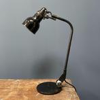 Oude zwarte Rademacher bureaulamp met kleine emaille kap, Gebruikt, Ophalen of Verzenden, 50 tot 75 cm, Bauhaus