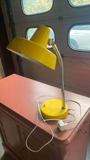 Retro vintage gele lamp bureaulamp beschikbaar voor biedingen
