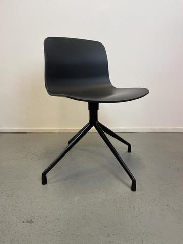 4 Hay About a chair AAC10 Zwart showroom modellen beschikbaar voor biedingen