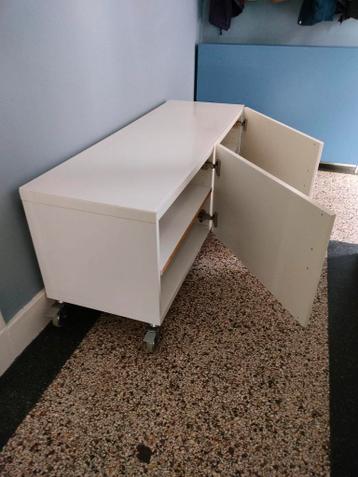 Ikea kastje Besta - afbeelding 2