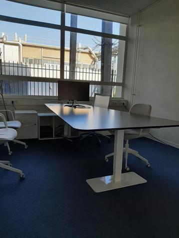 Bureau/vergadertafel met kast 