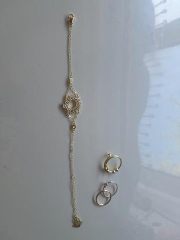 3 Ringen, en 1 armband beschikbaar voor biedingen