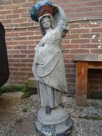 Curiosa groot beeld vrouw dame met druiven druivenmand 77cm, Tuin en Terras, Tuinbeelden, Ophalen, Gebruikt, Onbekend, Onbekend