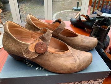Think! Bruine schoenen, maat 39 beschikbaar voor biedingen