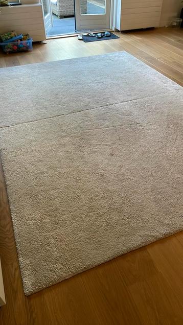 2 vloerkleden in goede staat 170x 240 cm beschikbaar voor biedingen