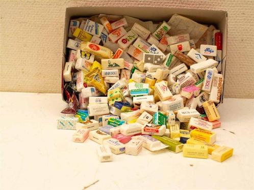 schoenendoosje met suikerklontjes met papiertje eromheen 368, Verzamelen, Suikerzakjes, Ophalen of Verzenden