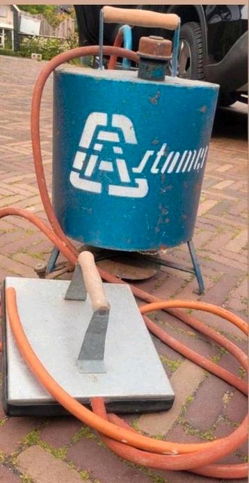 Behang Stomer op gas beschikbaar voor biedingen