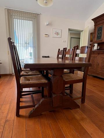 Te koop: mooie rustieke donker-eiken eethoek met 6 stoelen beschikbaar voor biedingen