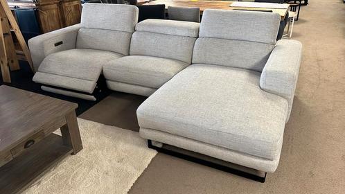Hoekbank met elektrisch relax systeem A-stof NIEUW, Huis en Inrichting, Banken | Bankstellen, Nieuw, Hoekbank, Driepersoons, 250 tot 300 cm