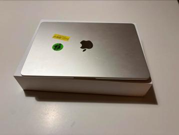 Macbook Air 2022 M2 8GB 256GB SSD beschikbaar voor biedingen