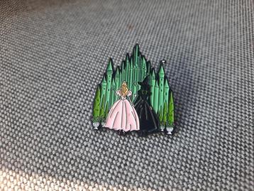 1 mooie pin van wicked te koop beschikbaar voor biedingen