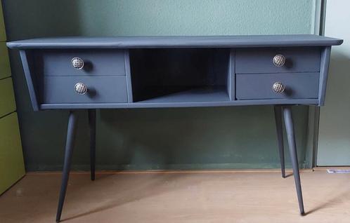 Vintage zware houten sidetable, Huis en Inrichting, Tafels | Sidetables, Zo goed als nieuw, 25 tot 50 cm, 100 tot 150 cm, Rechthoekig