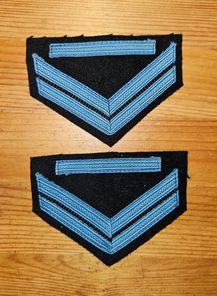 KLu rangstrepen Korporaal der 1e klasse, Verzamelen, Ophalen of Verzenden, Luchtmacht, Nederland, Embleem of Badge
