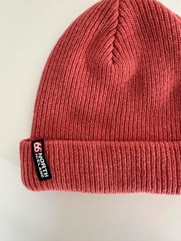 Coral 66 North Beanie beschikbaar voor biedingen