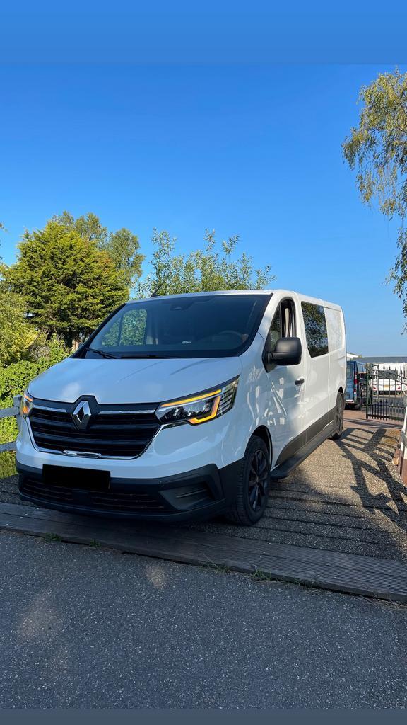Bus met chauffeur, koffers airport. Of verhuis., Diensten en Vakmensen, Verhuizers en Opslag