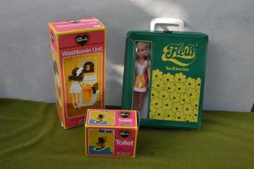 Vintage Fleur koffertje + 2 Fleur poppen en Sindy accessoire beschikbaar voor biedingen