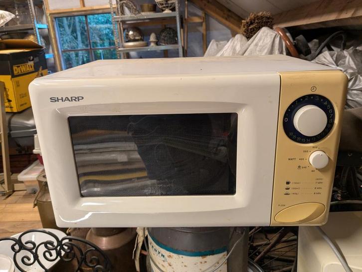 Sharp Magnetron 800 Watt tafelmodel goedwerkend, Witgoed en Apparatuur, Magnetrons, Zo goed als nieuw, Vrijstaand, Magnetron, 45 tot 60 cm