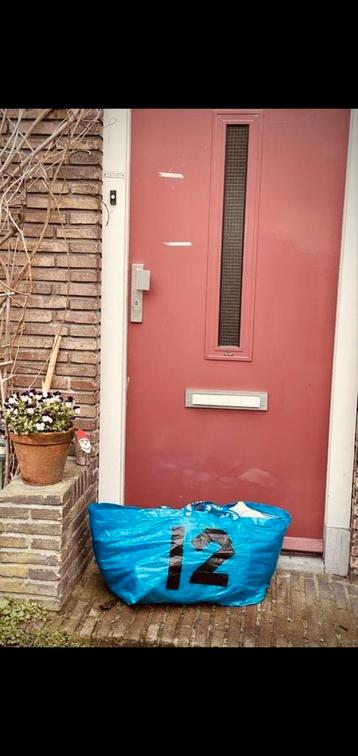 Gratis kleding thuisbezorgd, kledingruil, clothingloop beschikbaar voor biedingen