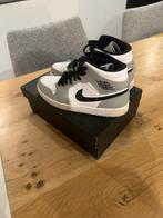 Nike air jordan 1 mid smoke grey, Kleding | Heren, Schoenen, Overige kleuren, Ophalen of Verzenden, Nike Air Jordan, Sneakers of Gympen