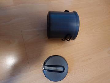 Kookpot met deksel beschikbaar voor biedingen