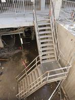 Stalen hoektrap gegalv. Hoog 3.9mtr nob088, Doe-het-zelf en Verbouw, Ladders en Trappen, Ophalen, Zo goed als nieuw