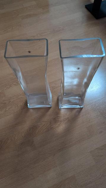 2 lange vazen 45 cm beschikbaar voor biedingen