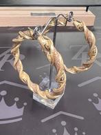 18 karaat oorbellen. 8cm x 1,1cm. €4125,-, Ophalen of Verzenden, Zo goed als nieuw, Goud