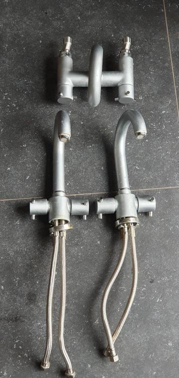 Badmengkraan en 2 wastafelmengkranen beschikbaar voor biedingen