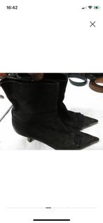 Prada Enkellaarsjes - Stijlvol en Elegant, Kleding | Dames, Lage of Enkellaarzen, Ophalen of Verzenden, Gedragen, Bruin