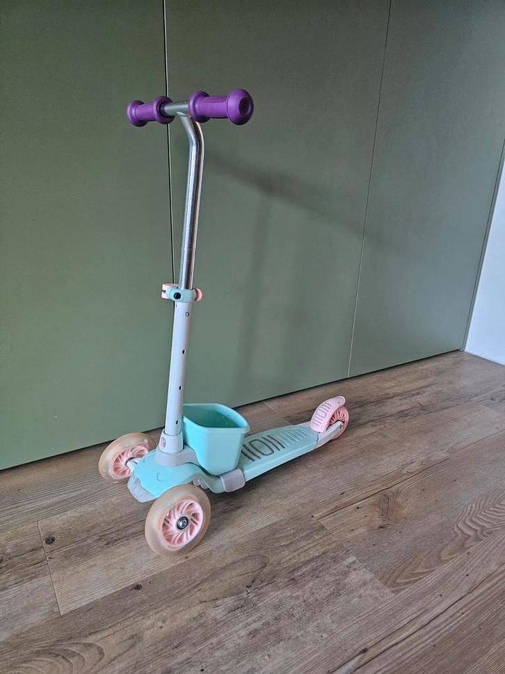 Decathlon Driewielstep met lichtjes in de wielen, Kinderen en Baby's, Speelgoed | Buiten | Voertuigen en Loopfietsen, Zo goed als nieuw