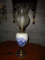 62 cm hoge olielamp model met glazen geschulpte kap, Ophalen of Verzenden